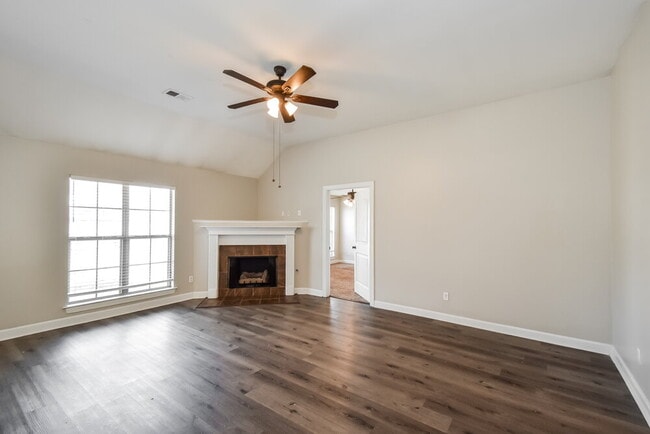 Photo - 8213 Park Pike