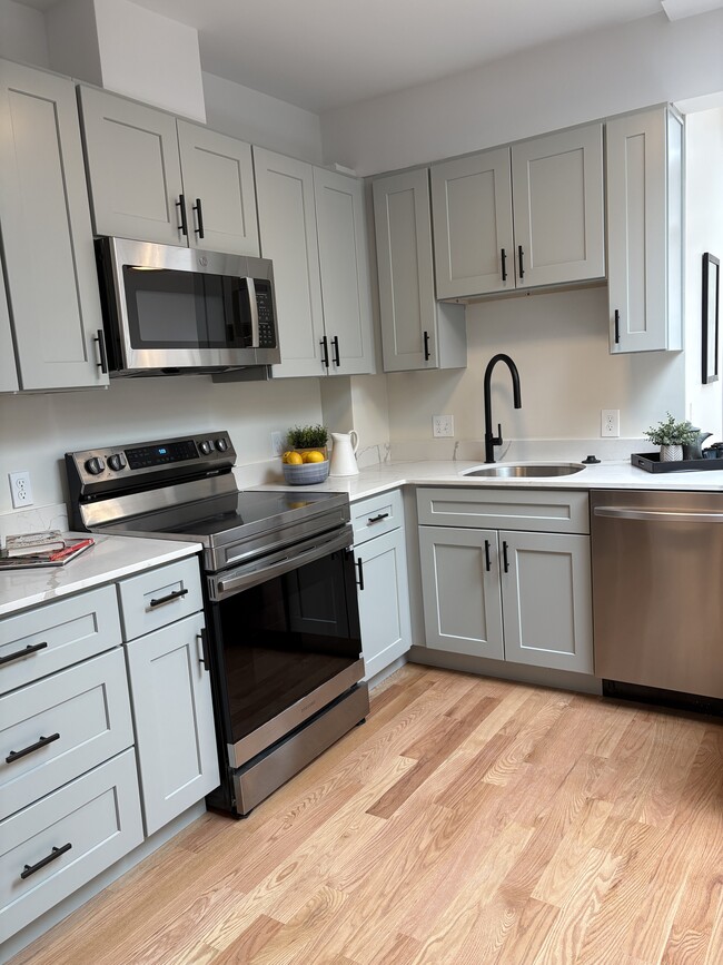 Building Photo - 202 Elm St Unit 1 Rental