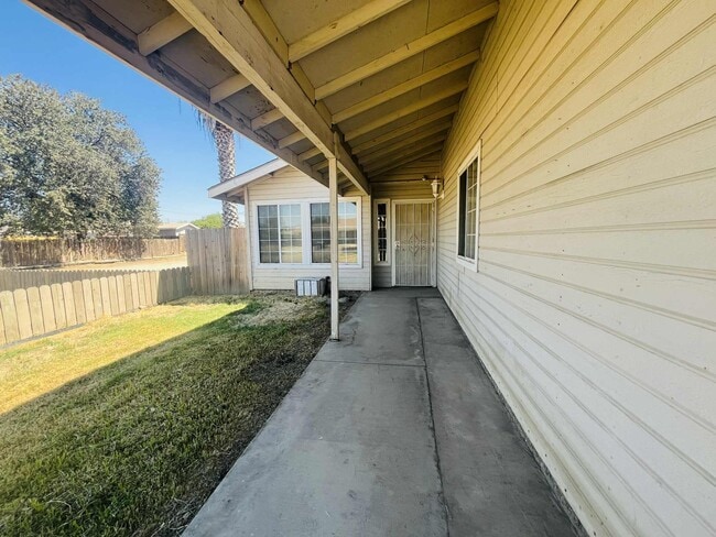 Photo - 1251 Davis St