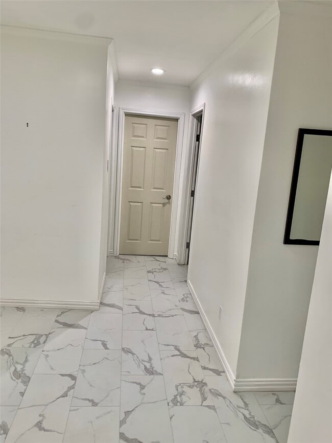 Building Photo - 909 Silber Rd Unit 57J Rental