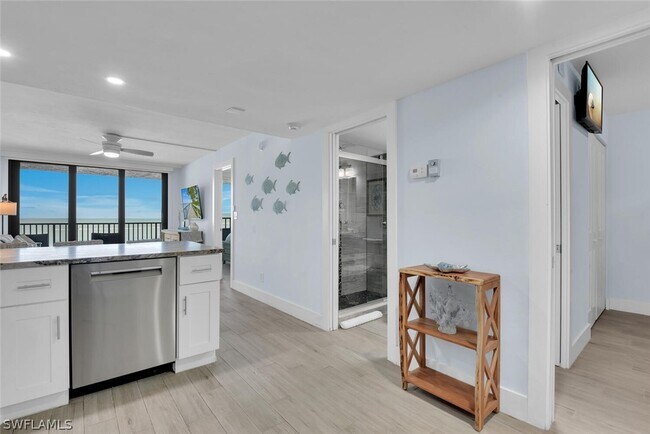 Photo - 890 S Collier Blvd Unidad 504