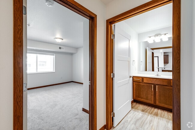 1BR, 1BA with Pantry - 763 SF