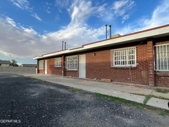 Building Photo - 3812 Hayes Ave Unit B Rental