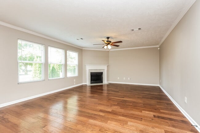 Photo - 5823 Roxbury Dr Casa