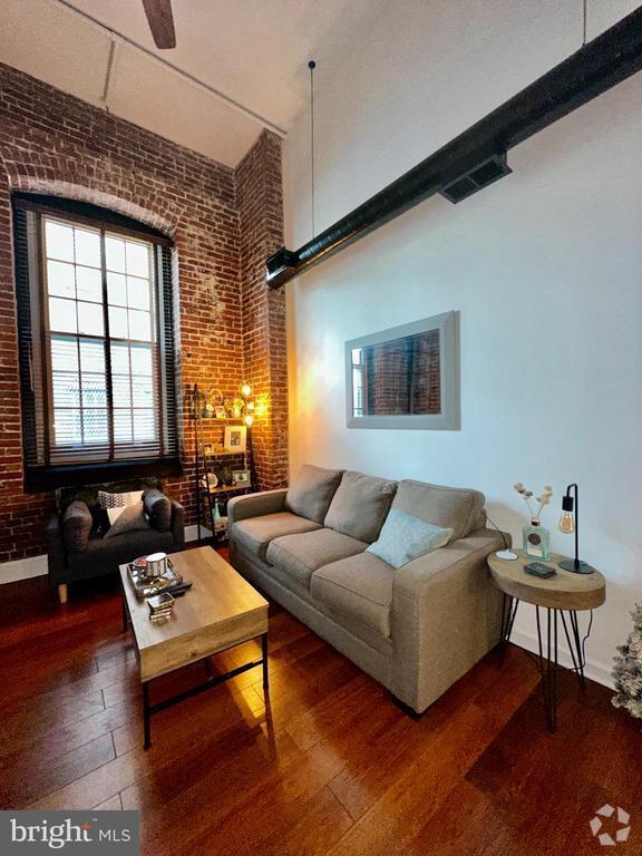 Building Photo - 130-36 N Bread St Unit 109 Rental