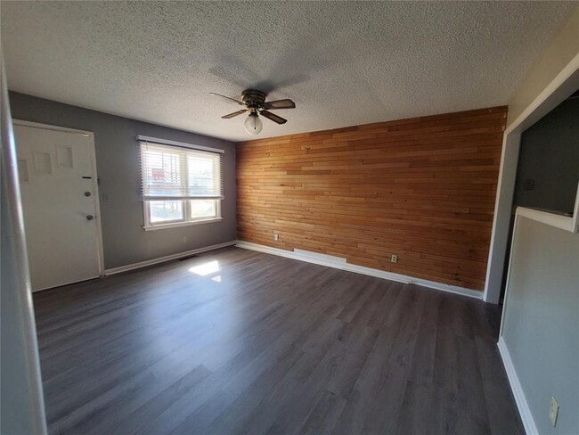 Photo - 1605 SE 60th St