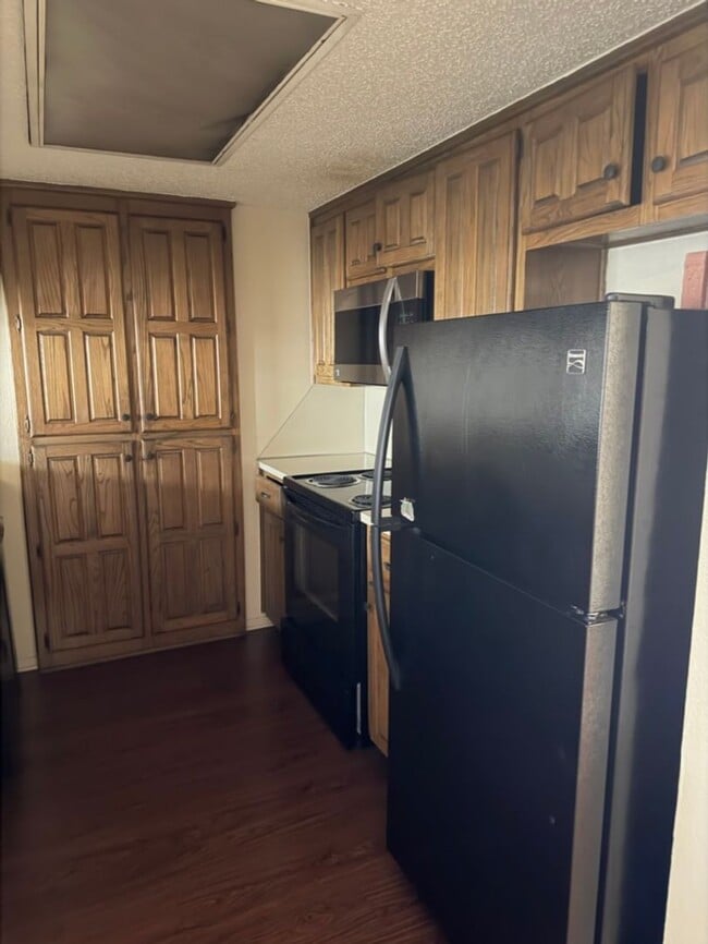 Photo - Conveniently Located 2 Bedroom Unit