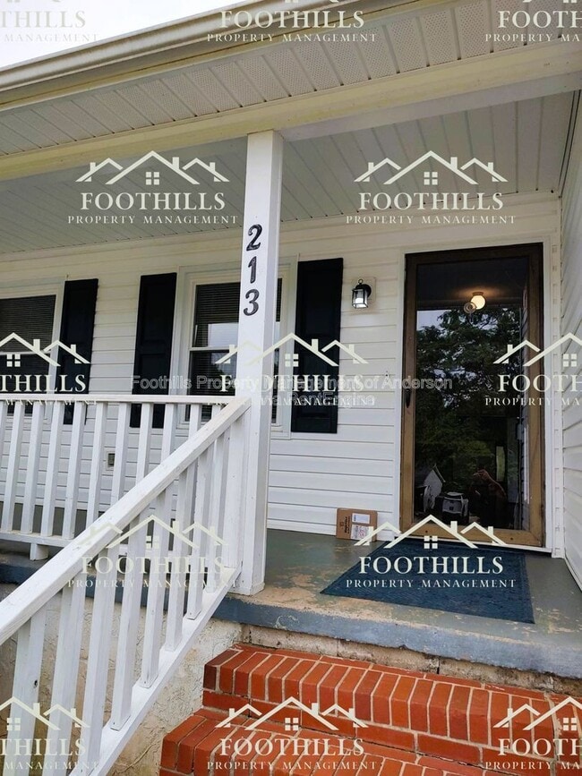 Photo - 213 Lake Forest Cir