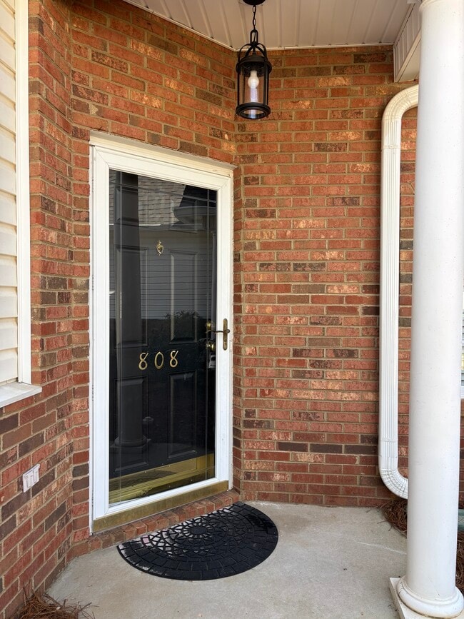 Photo - 808 Woodsford Dr