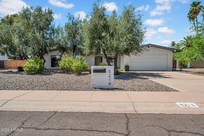 5219 E Winchcomb Dr