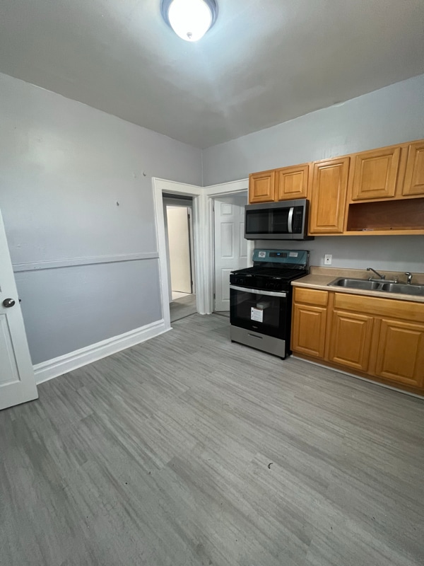 Building Photo - 460 Grove St Rental