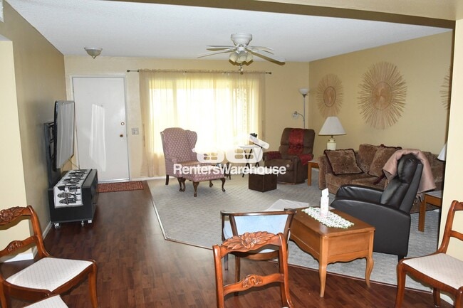 Photo - 10005 W Pleasant Valley Rd