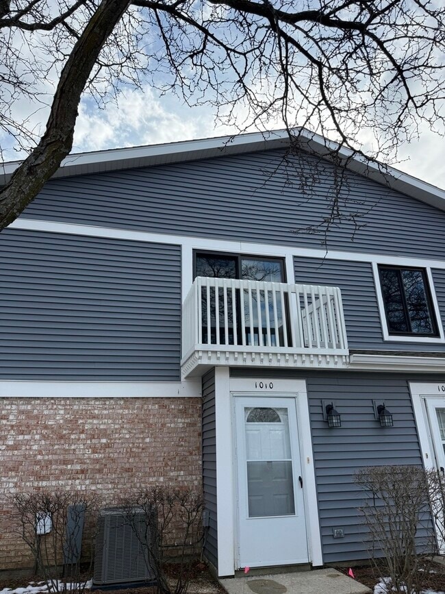 Building Photo - 1010 Hayes Ct Unit 1010