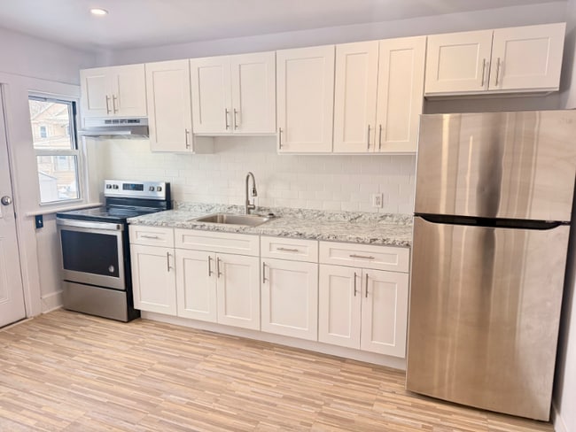 Photo - 112 Hawthorne Ave Unit 112