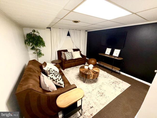 Photo - 6525 Kenova St