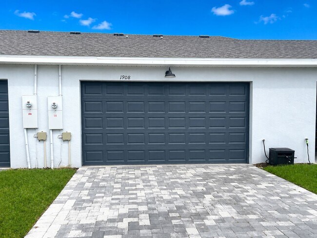 1908 Swivel Ln