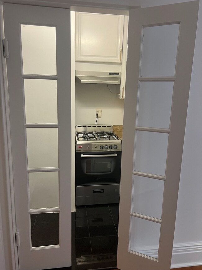 Photo - 157-163 E 72nd St