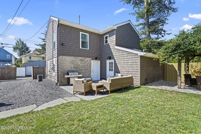 Building Photo - 1106 4th Ave Rental