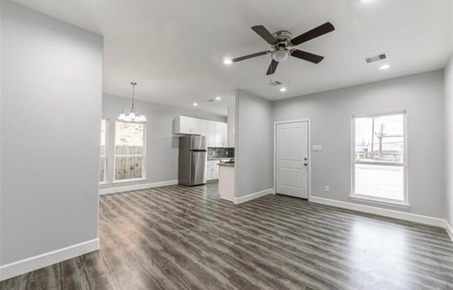 Building Photo - 8204 Moon Beam St