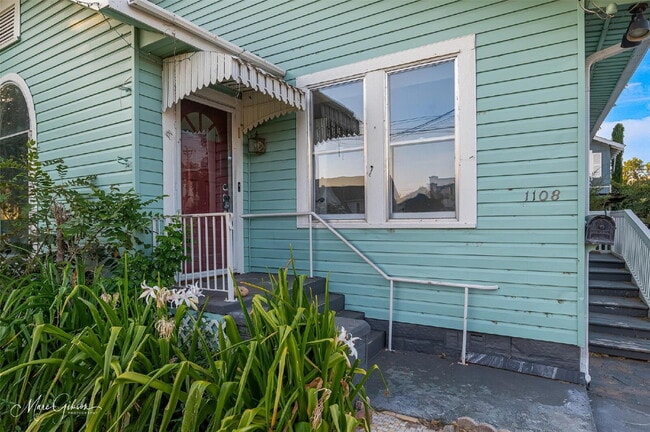 Photo - "Charming 3-Bed Oasis with Granite Touches & Hardwood Elegance in Bossier City!"