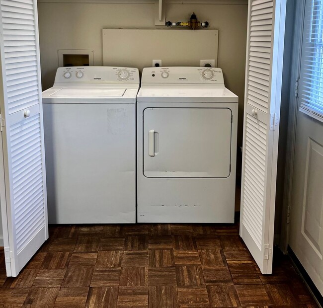 Photo - 2213 Hanover St