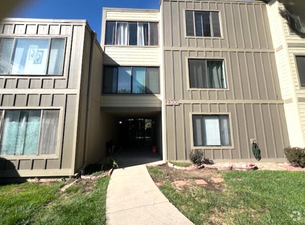 Building Photo - 2525 S Dayton Way Unit 2309 Rental