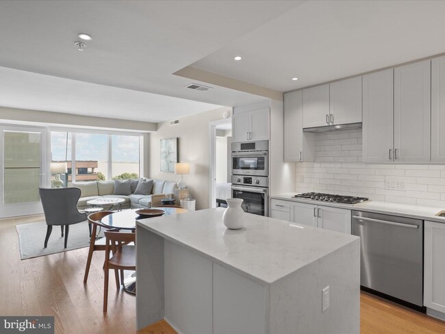 Photo - 925 N Fairfax St Unit 704