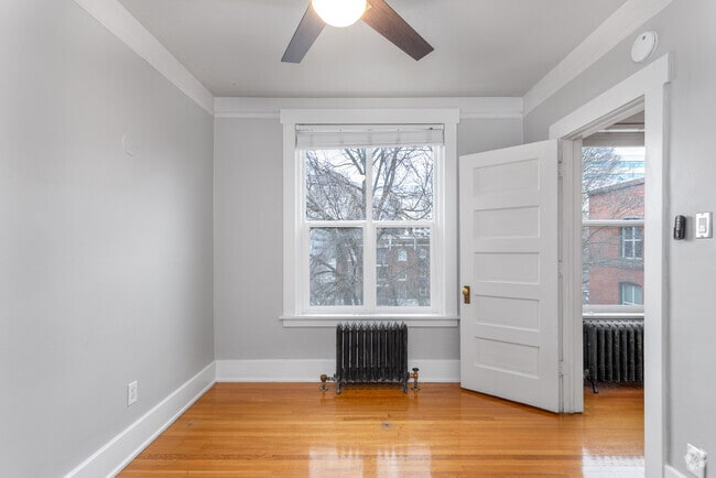 1BR, 1BA - 700SF - Breslin