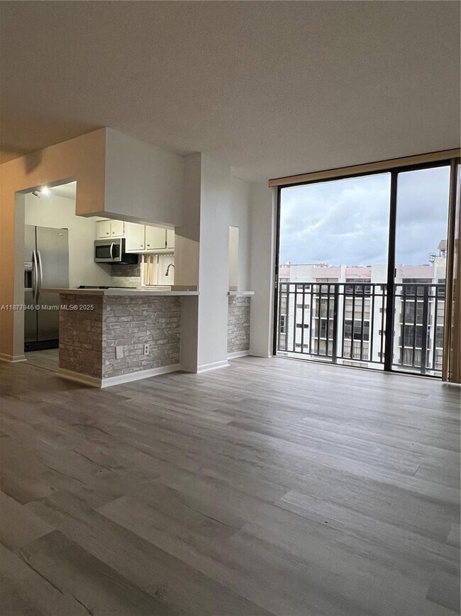 Photo - 16909 N Bay Rd Unidad 904