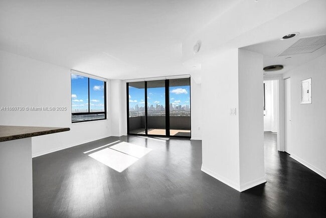 Building Photo - 1330 West Ave Unit LPH02 Rental