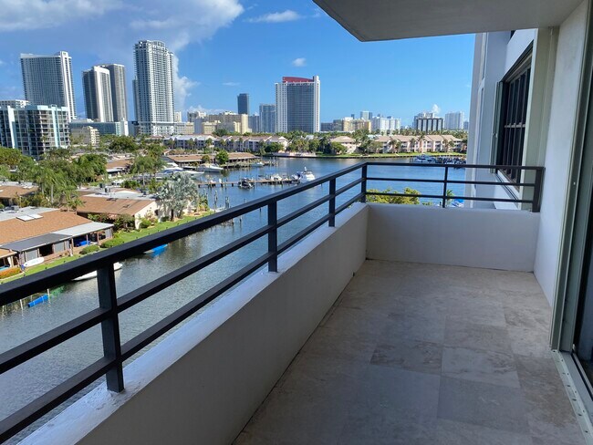 Photo - 2500 Parkview Dr Unidad 7th floor