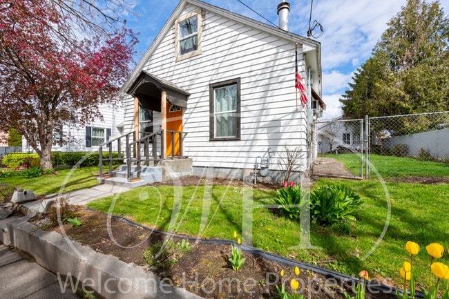 Building Photo - Charming Walla Walla Home with Gas Fireplace, Backyard Patio, and Off-Street Parking!