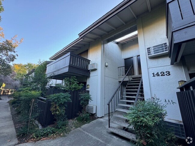 Building Photo - Updated 1 bedroom 1 bath condo in Heather ... Unit 3