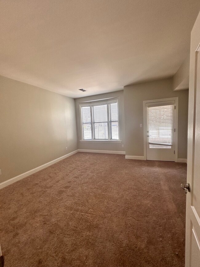 Photo - 324 Lindsay St