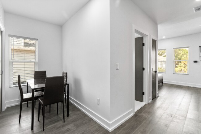 Photo - 935 S Howard Ave Unit 2