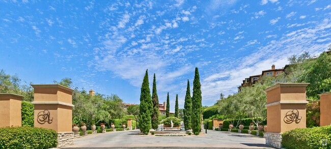Building Photo - 1 Lucania Dr Rental