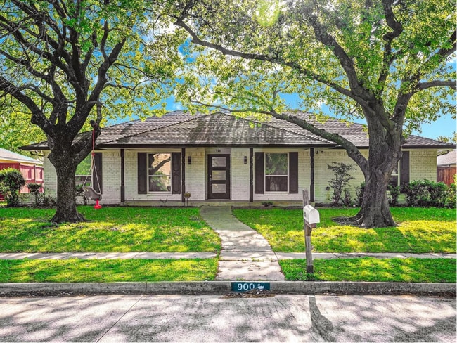 Photo - 900 Westminster Dr