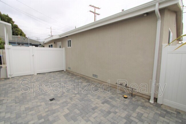 Photo - 604 W Lexington Dr