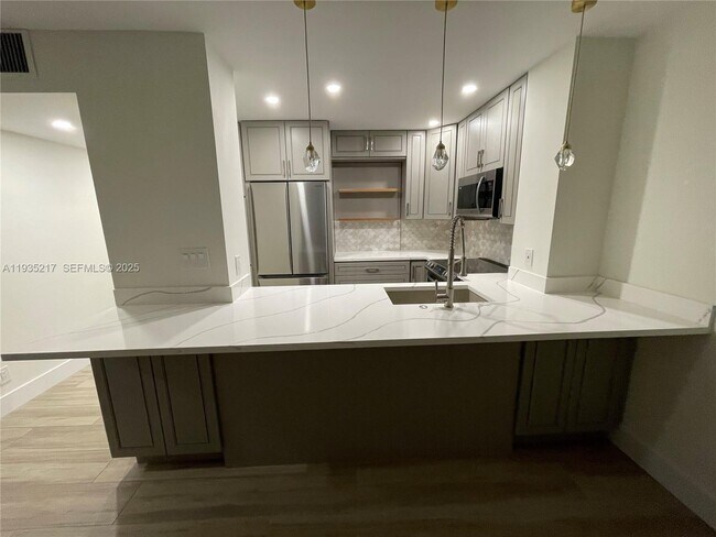 Photo - 1831 NE 38th St Unidad 403