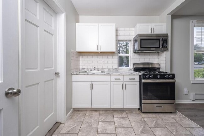 Building Photo - 338 Saratoga St