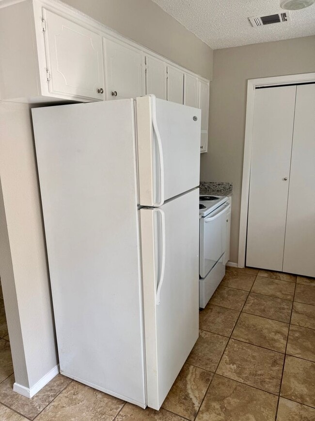 Photo - 2BD/2BA duplex in Hewitt!