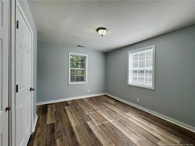 Photo - 1139 Charmain St