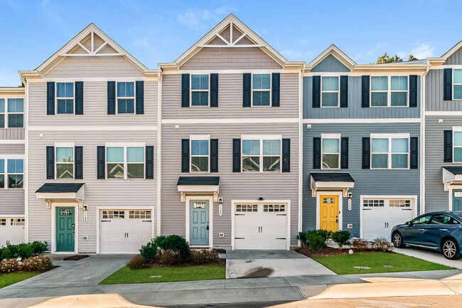 Building Photo - $500 off first month rent "Charming 3BD/2BA Home Located In Raleigh NC!!!