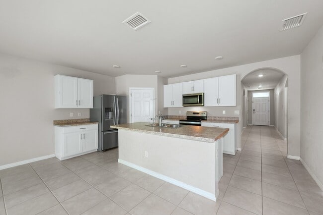 Photo - 20550 Charles St