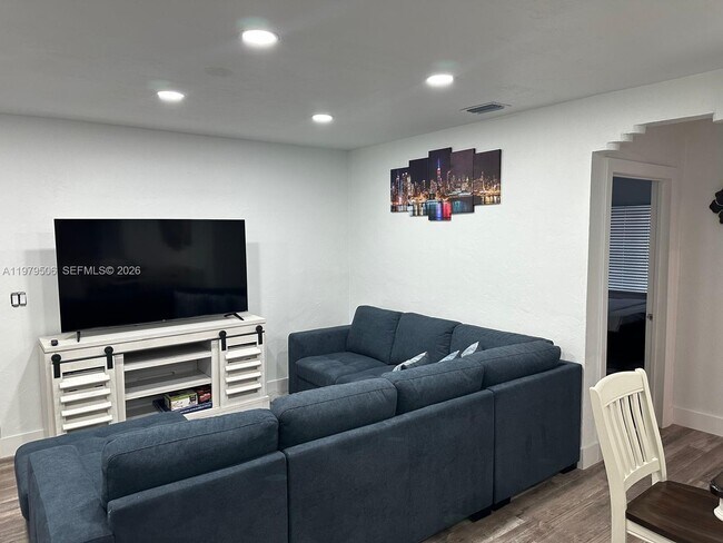 Photo - 1376 NW 41st St