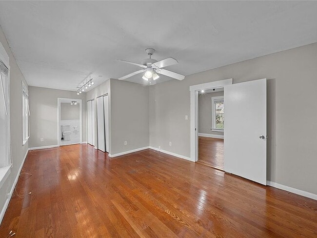 Photo - "Charming 3-Bed Oasis in Tampa with 2 Full Baths & 1650 Sq Ft of Comfort!"