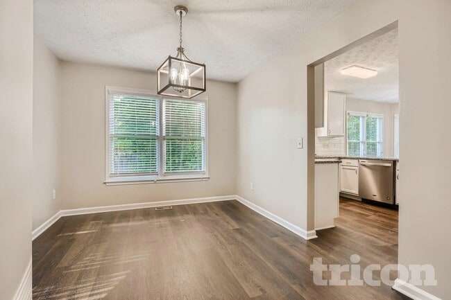 Photo - 985 Brookmont Dr S W