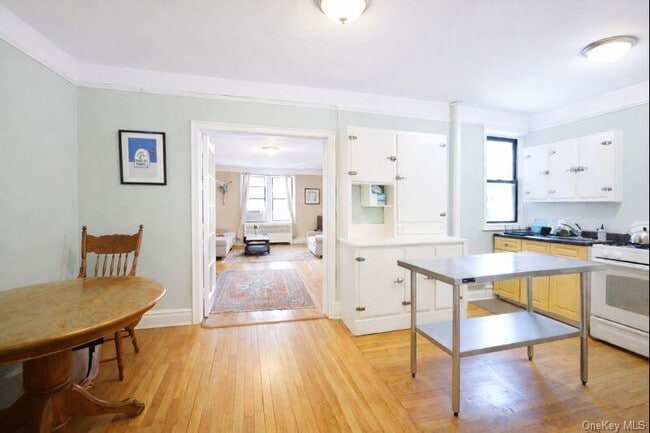 Photo - 1080 Warburton Ave Unit 3G