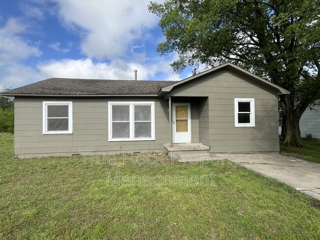 Building Photo - 1021 Hillside Dr Rental