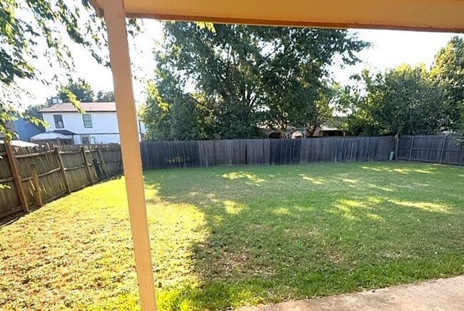 Photo - Established 3 bedroom 2 bath retreat, offering space, comfort, and easy Fort Worth living